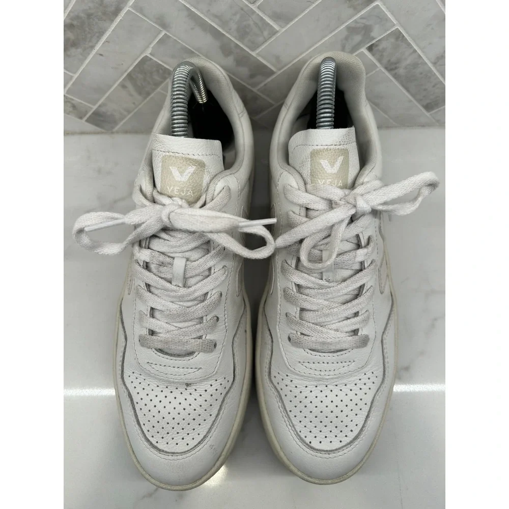 Veja‎ V-90 Leather Sneakers Womens Size 8 White V Logo Classic Low Top Lace Up
